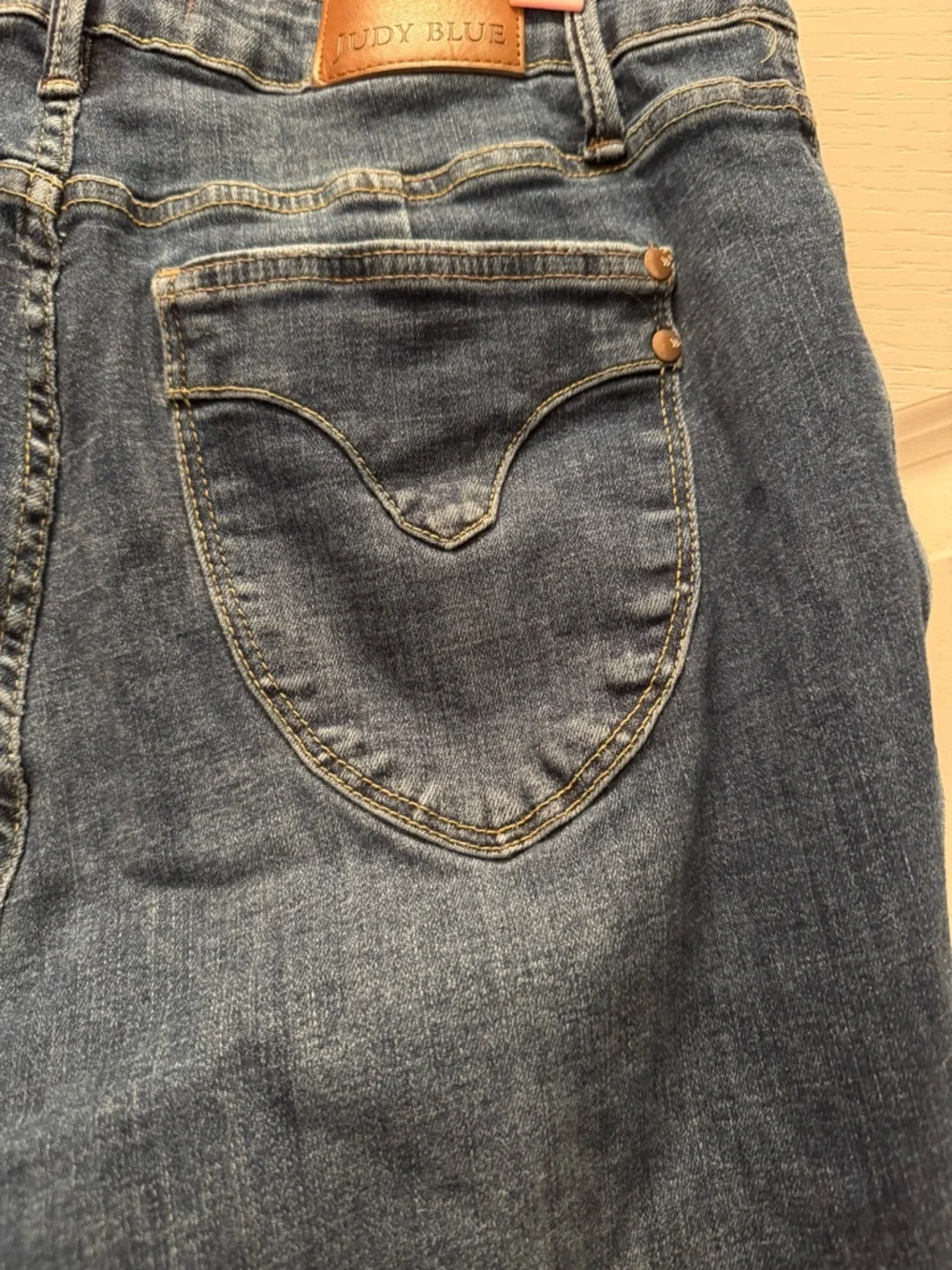 EUC- Judy Blue Flared Jeans - Picture 8 of 10